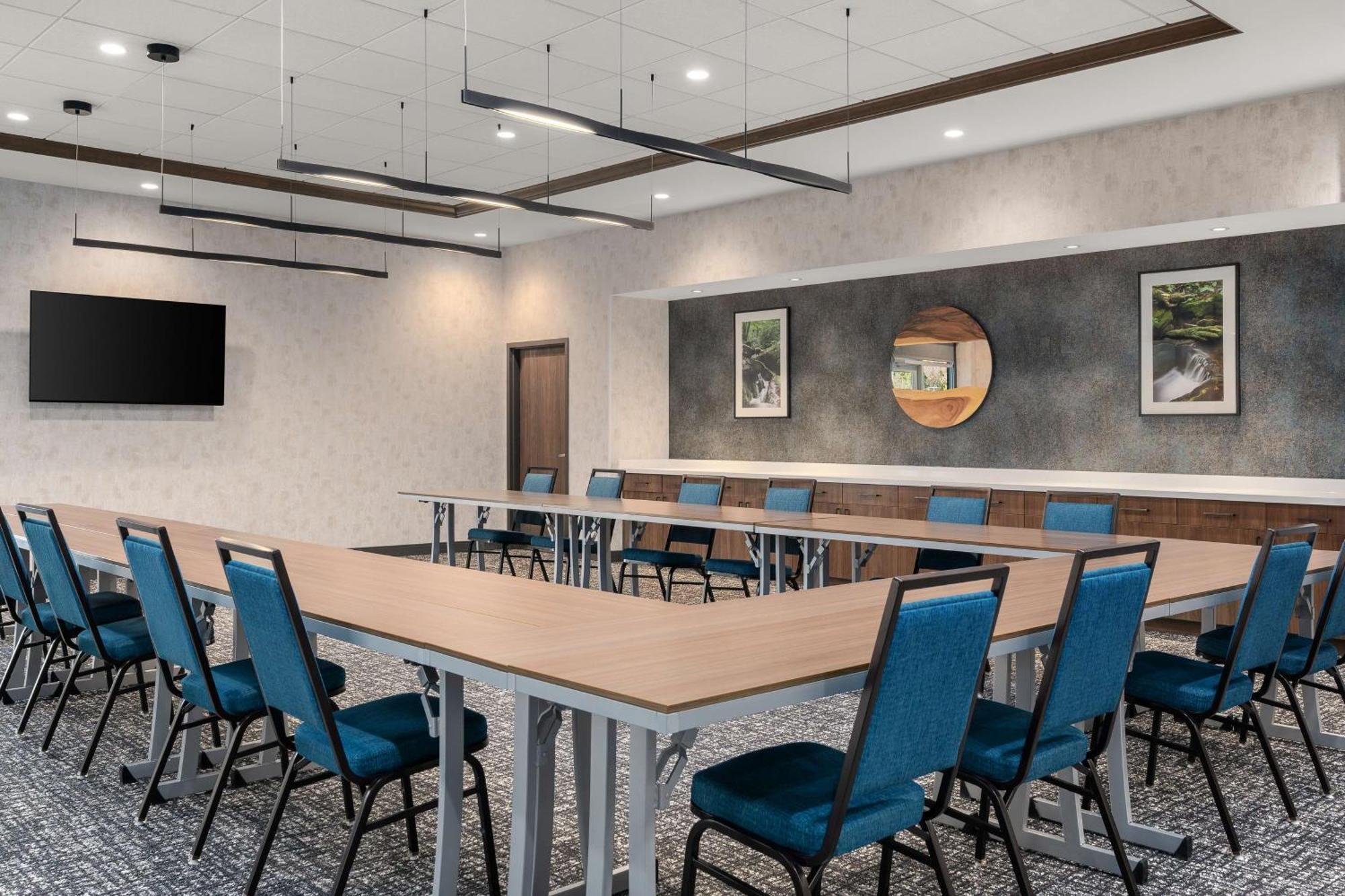 Hampton Inn & Suites By Hilton Pittsboro Exterior photo